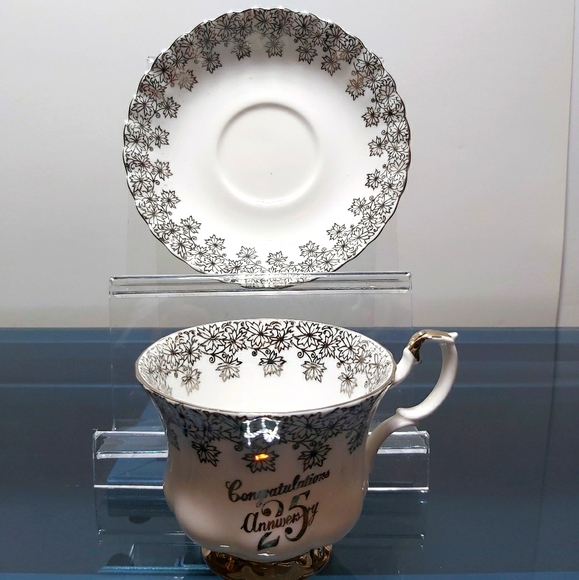 Royal Albert's 25th anniversary teacup and saucer - Picture 1 of 5